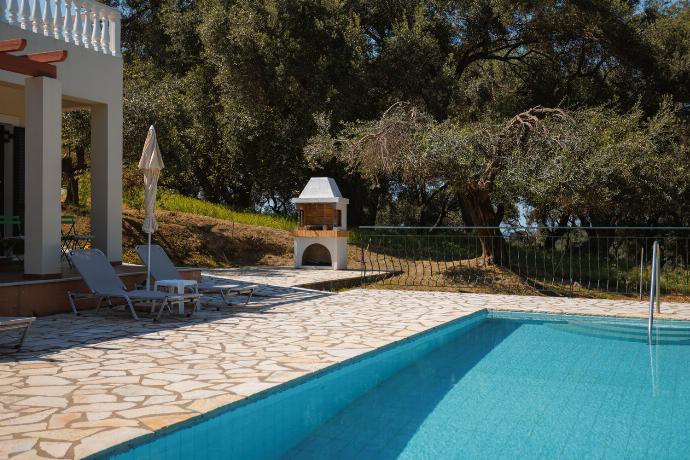  . - Villa Iremia . (Photo Gallery) }}