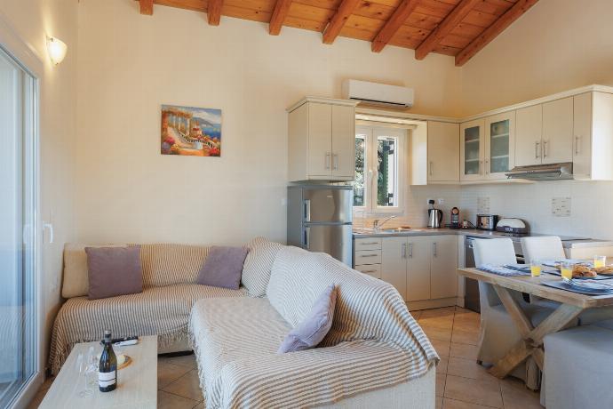  . - Villa Iremia . (Photo Gallery) }}
