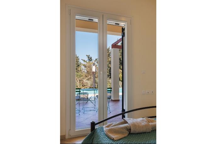  . - Villa Iremia . (Photo Gallery) }}
