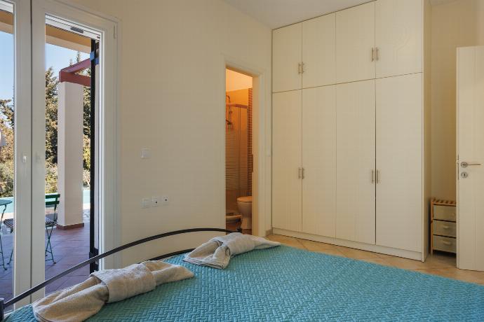  . - Villa Iremia . (Photo Gallery) }}