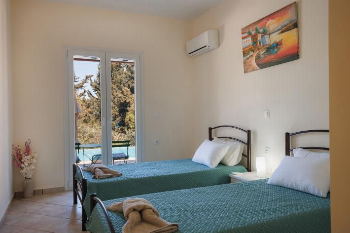  . - Villa Iremia . (Photo Gallery) }}