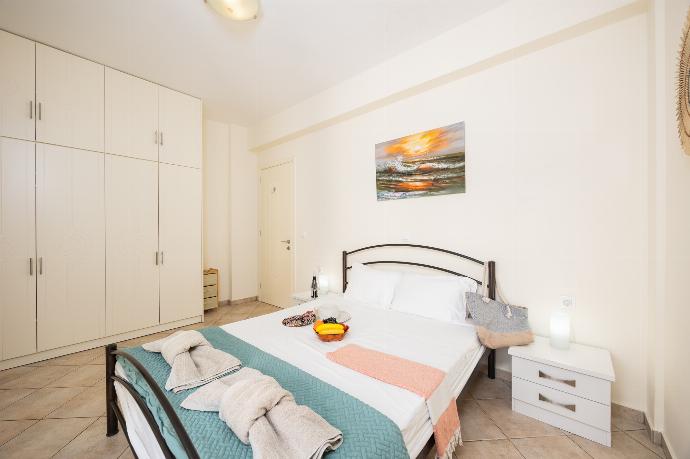 Double bedroom with en suite bathroom and A/C . - Villa Iremia . (Photo Gallery) }}