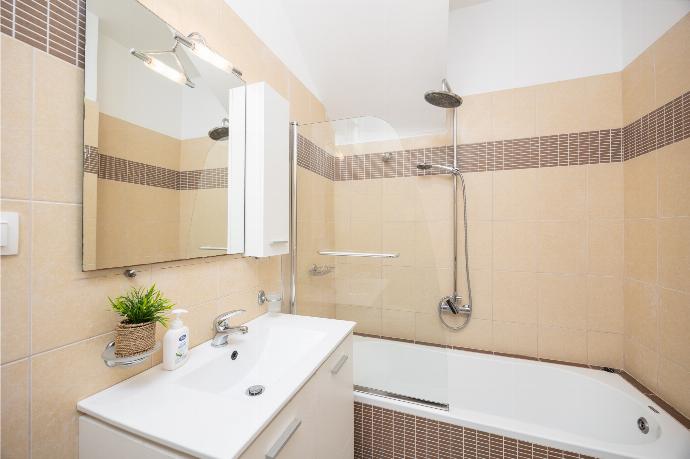 Family bathroom with bath and shower . - Villa Iremia . (Photo Gallery) }}