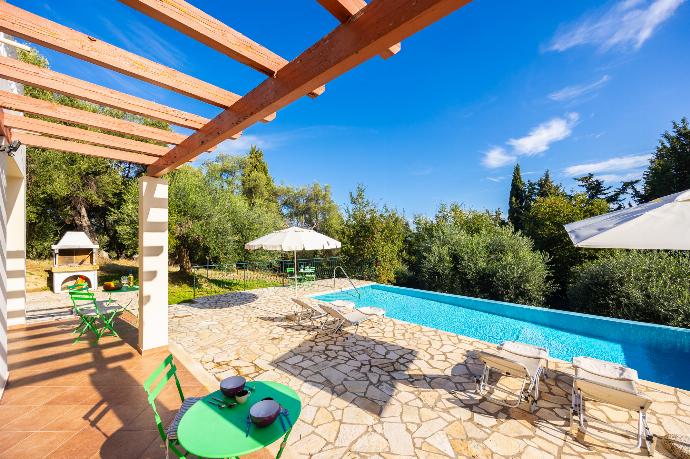 Terrace area . - Villa Iremia . (Photo Gallery) }}