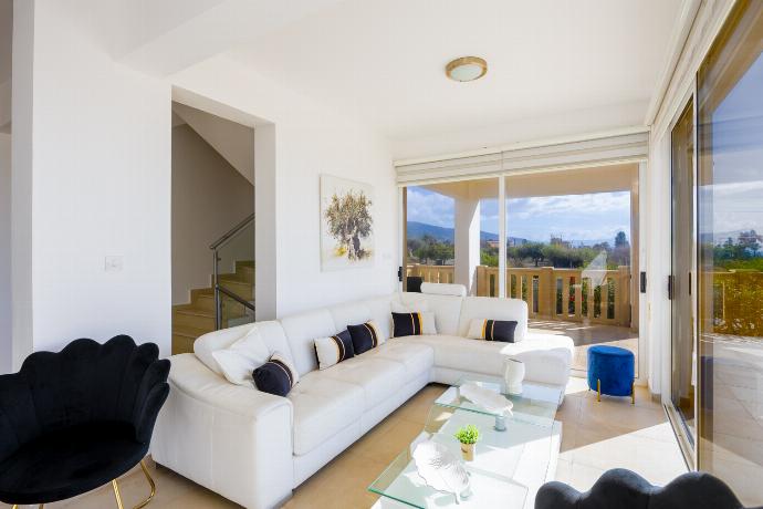  . - Villa Myla . (Photo Gallery) }}