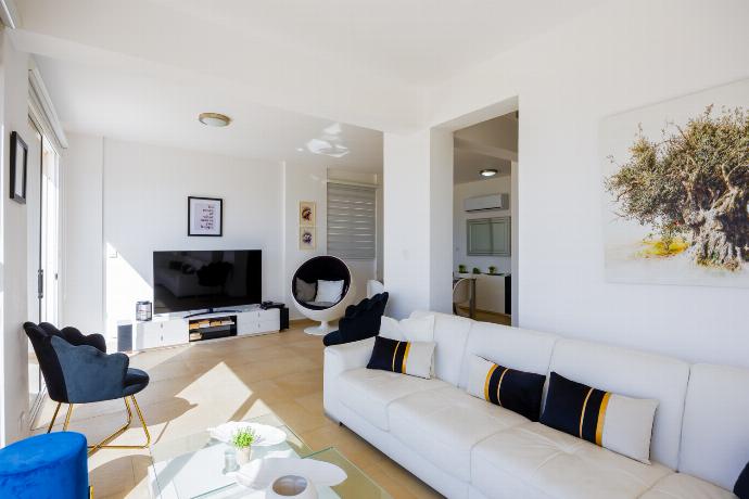 . - Villa Myla . (Photo Gallery) }}