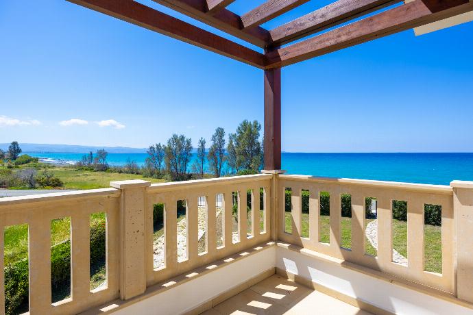  . - Villa Myla . (Photo Gallery) }}