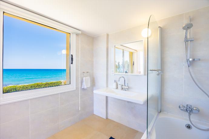  . - Villa Myla . (Photo Gallery) }}