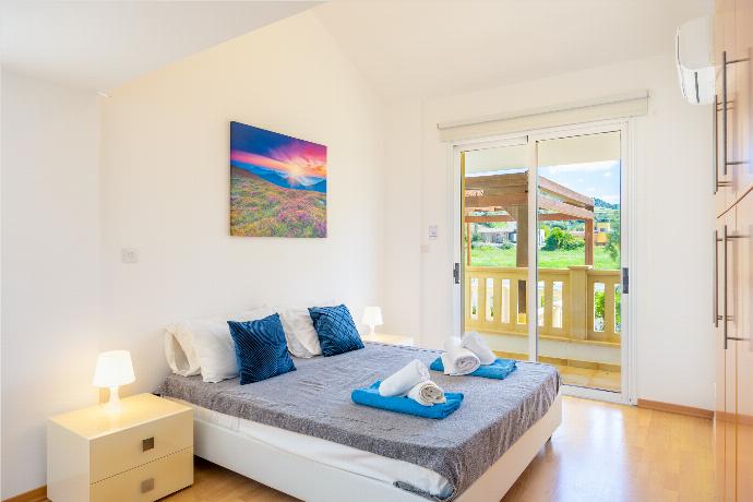  . - Villa Myla . (Photo Gallery) }}