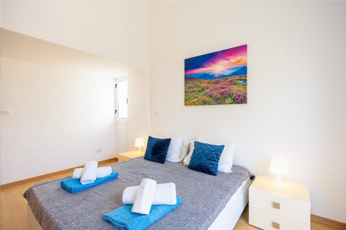  . - Villa Myla . (Photo Gallery) }}