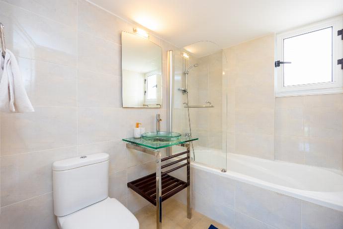  . - Villa Myla . (Photo Gallery) }}