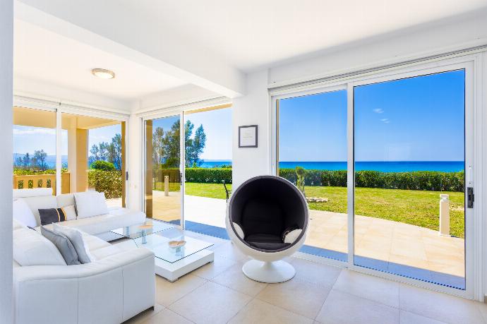  . - Villa Myla . (Photo Gallery) }}