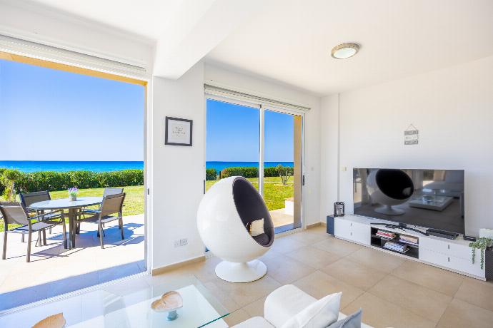  . - Villa Myla . (Photo Gallery) }}