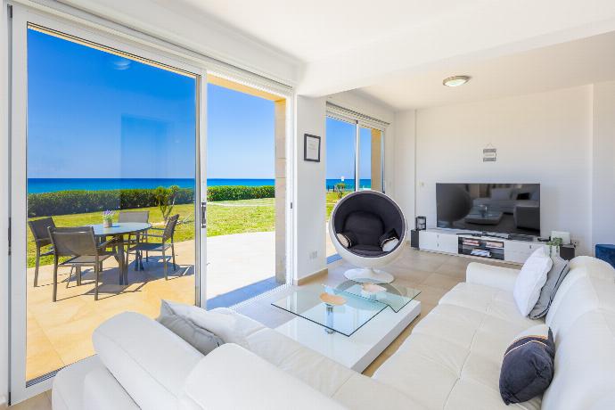  . - Villa Myla . (Photo Gallery) }}