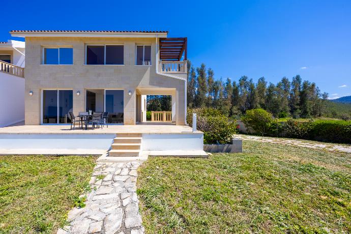  . - Villa Myla . (Photo Gallery) }}