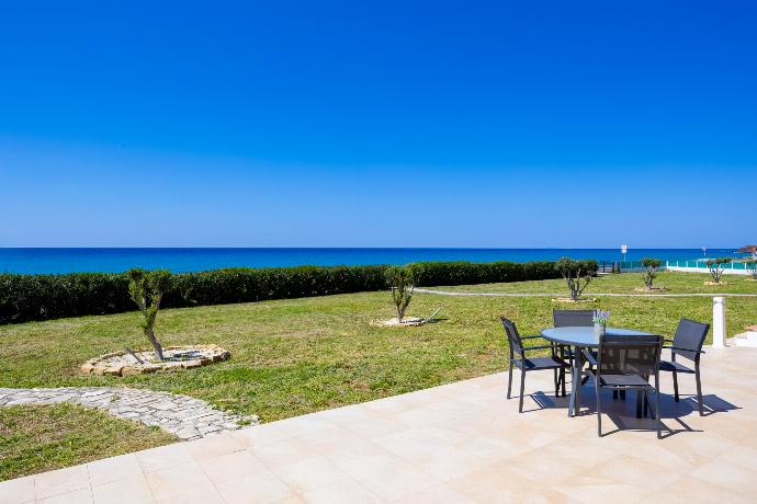  . - Villa Myla . (Photo Gallery) }}