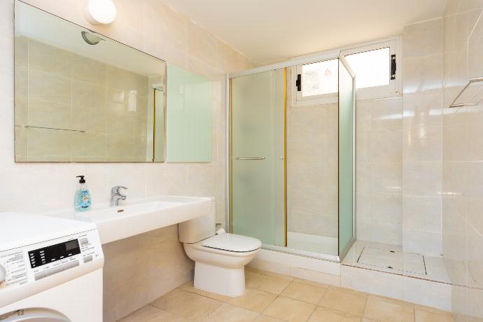  . - Villa Myla . (Photo Gallery) }}