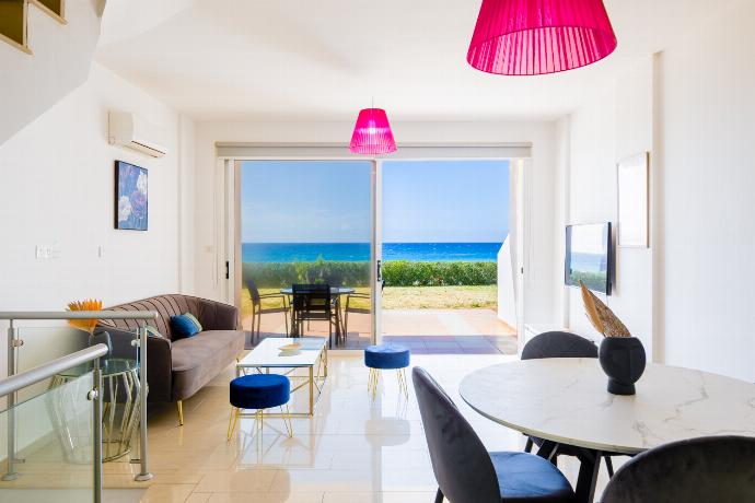  . - Villa Athena . (Fotogalerie) }}