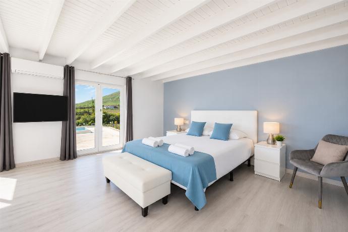 Double bedroom with en suite bathroom, A/C, living area, and sea views . - The View . (Photo Gallery) }}