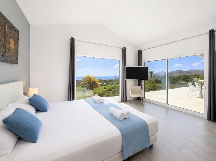 Twin bedroom with en suite bathroom, A/C, and sea views . - The View . (Photo Gallery) }}