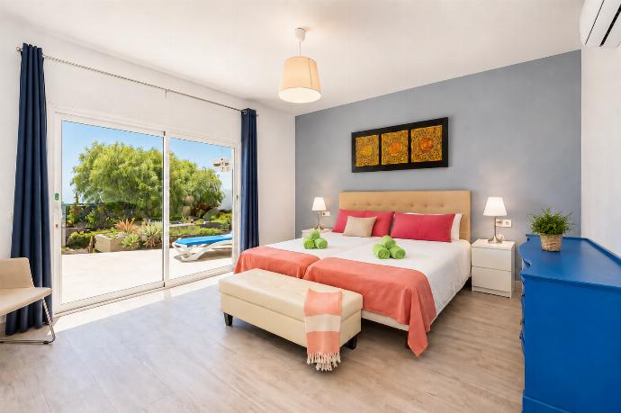Twin bedroom with A/C . - The View . (Photo Gallery) }}