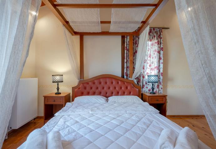  . - Teacher Cottage . (Photo Gallery) }}