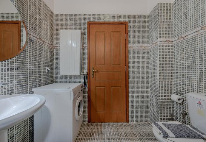  . - Teacher Cottage . (Photo Gallery) }}