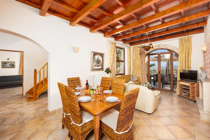 Open-plan living room with sofas, dining area, kitchen, ornamental fireplace, A/C, WiFi internet, and satellite TV . - Teacher Cottage . (Photo Gallery) }}