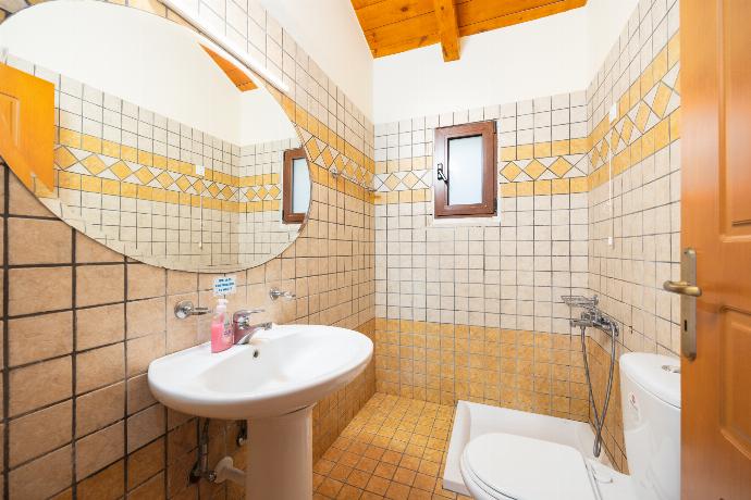 En suite bathroom with shower . - Teacher Cottage . (Photo Gallery) }}