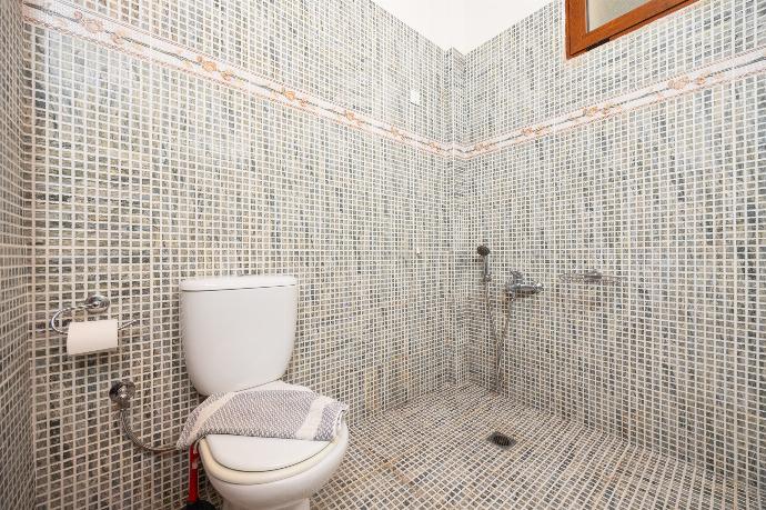 Family bathroom with shower . - Teacher Cottage . (Photo Gallery) }}