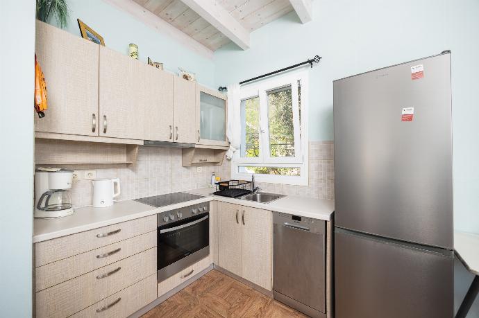Equipped kitchen . - Villa Magda Dione . (Photo Gallery) }}