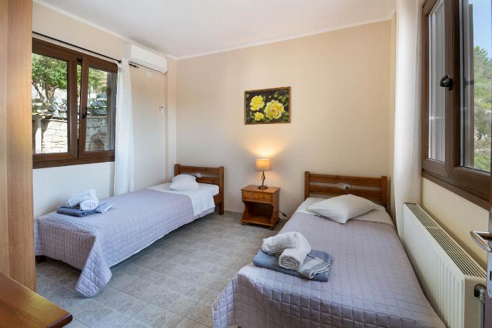  . - Villa Elpida . (Photo Gallery) }}