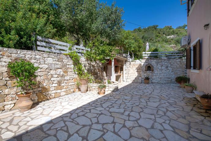  . - Villa Elpida . (Photo Gallery) }}