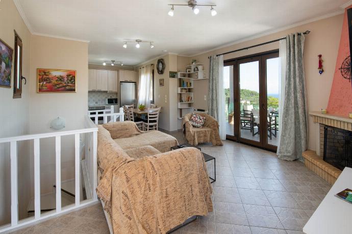 . - Villa Elpida . (Photo Gallery) }}