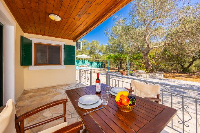 Sheltered terrace area . - Villa Old Vineyard . (Photo Gallery) }}