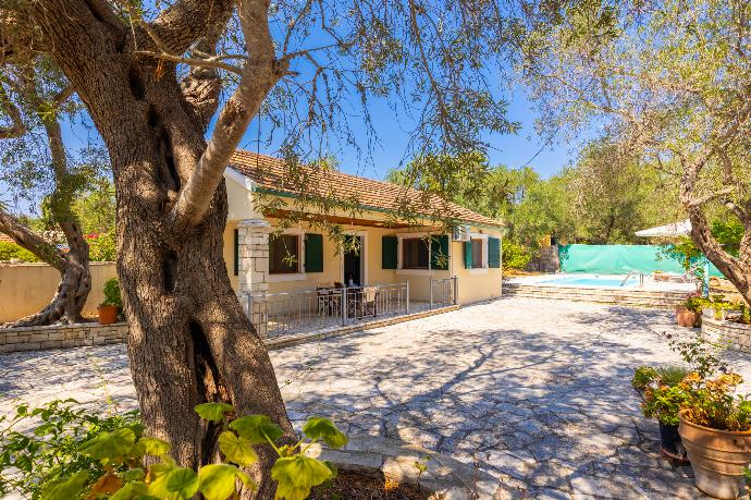 Terrace area . - Villa Old Vineyard . (Photo Gallery) }}