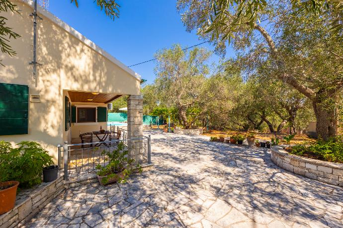 Terrace area . - Villa Old Vineyard . (Photo Gallery) }}