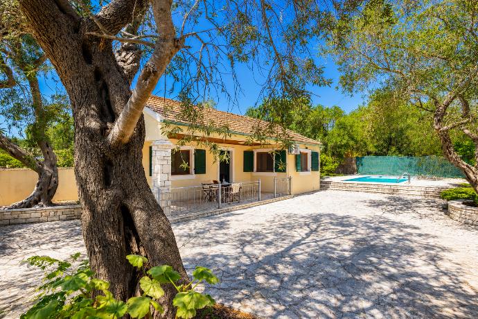Terrace area . - Villa Old Vineyard . (Photo Gallery) }}