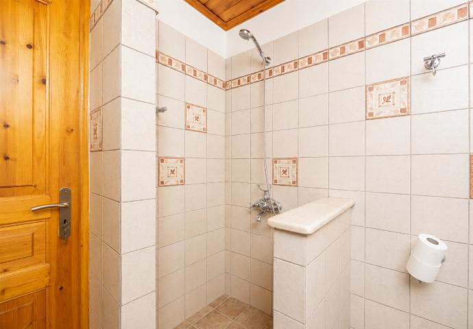 Family bathroom with shower . - Villa Old Vineyard . (Photo Gallery) }}