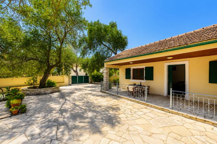 Terrace area . - Villa Old Vineyard . (Photo Gallery) }}