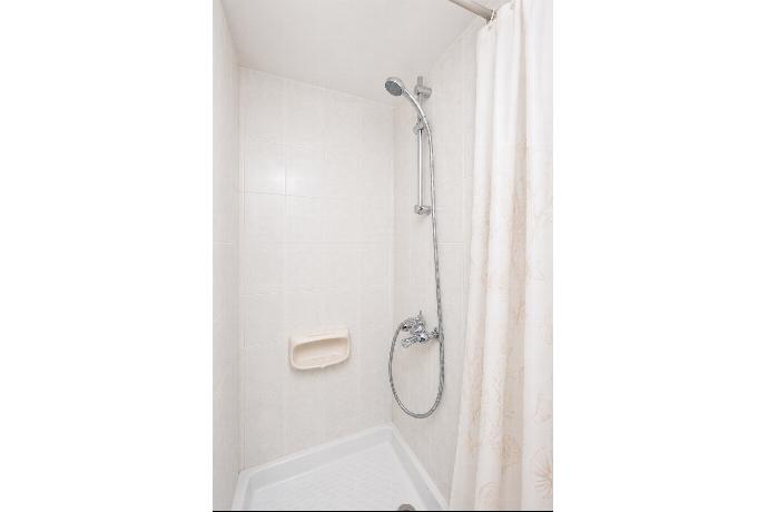 Family bathroom with shower . - Panorama Villa . (Photo Gallery) }}