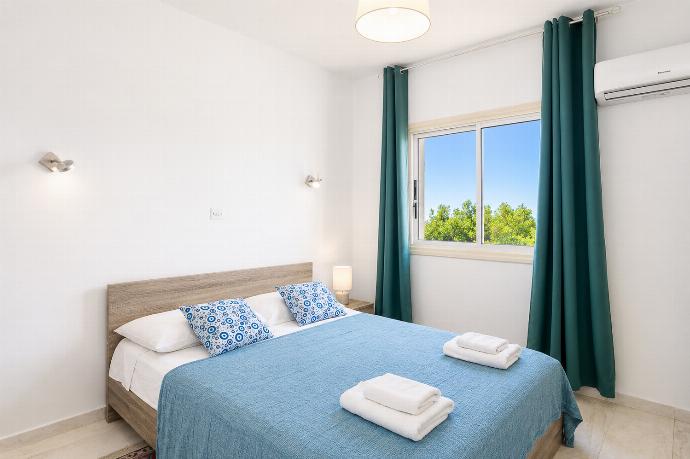 Double bedroom with en suite bathroom and A/C . - Panorama Villa . (Photo Gallery) }}