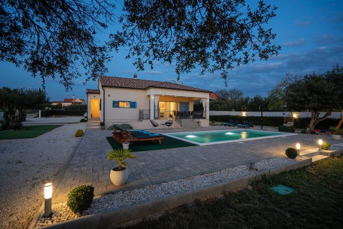  . - Villa Kamber . (Photo Gallery) }}
