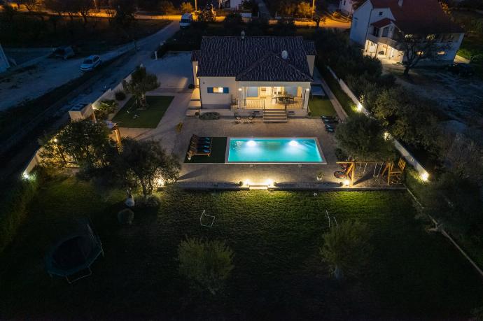  . - Villa Kamber . (Photo Gallery) }}