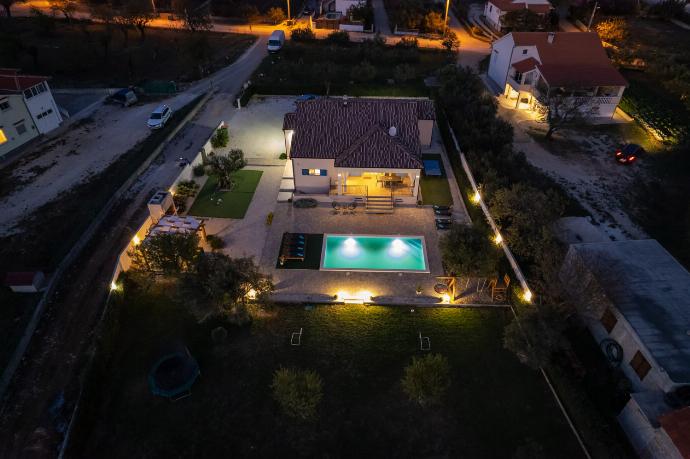 , . - Villa Kamber . (Photo Gallery) }}