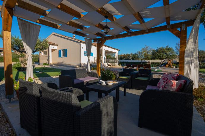  . - Villa Kamber . (Photo Gallery) }}