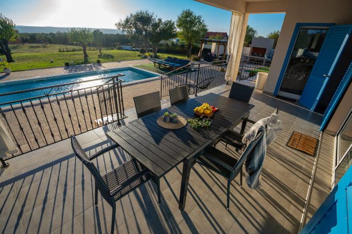  . - Villa Kamber . (Photo Gallery) }}
