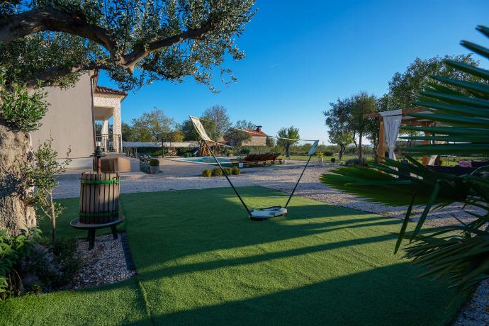  . - Villa Kamber . (Photo Gallery) }}