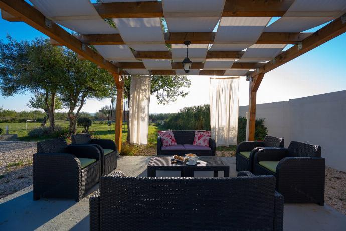  . - Villa Kamber . (Photo Gallery) }}