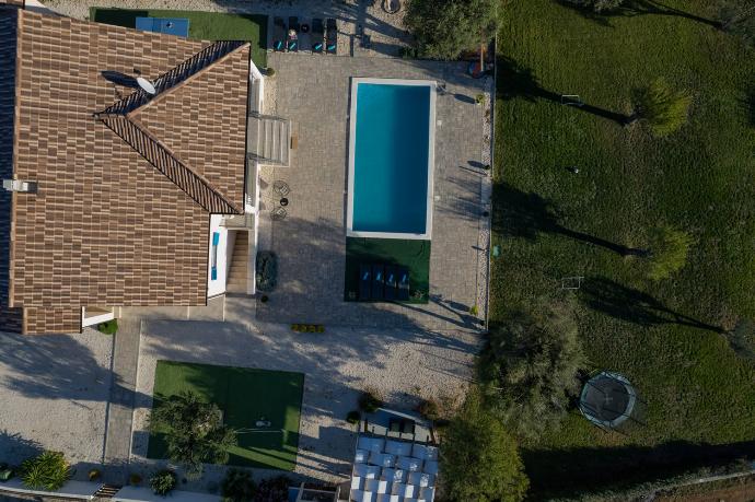  . - Villa Kamber . (Photo Gallery) }}